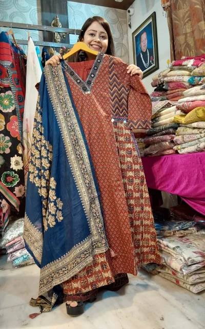 readymade-ajrak-v-neck-1600-756